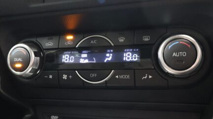 2014 Mazda Axela Sports 20S Touring image 360461