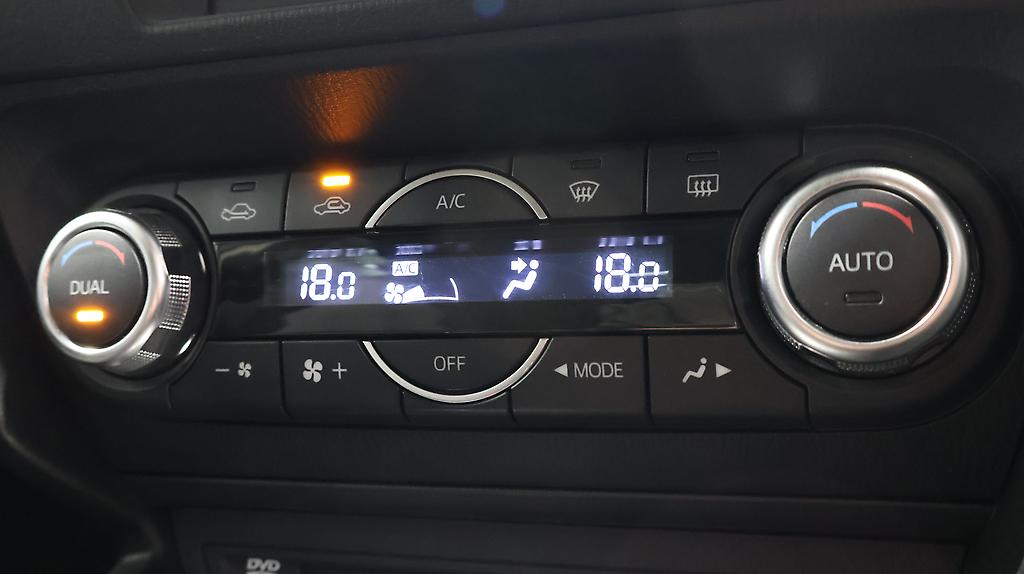2014 Mazda Axela Sports 20S Touring image 360461