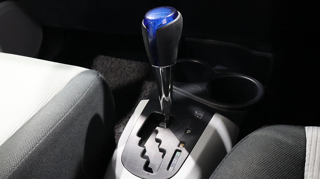 2013 Toyota Aqua Reverse Camera / Push Start / Alloys image 358368