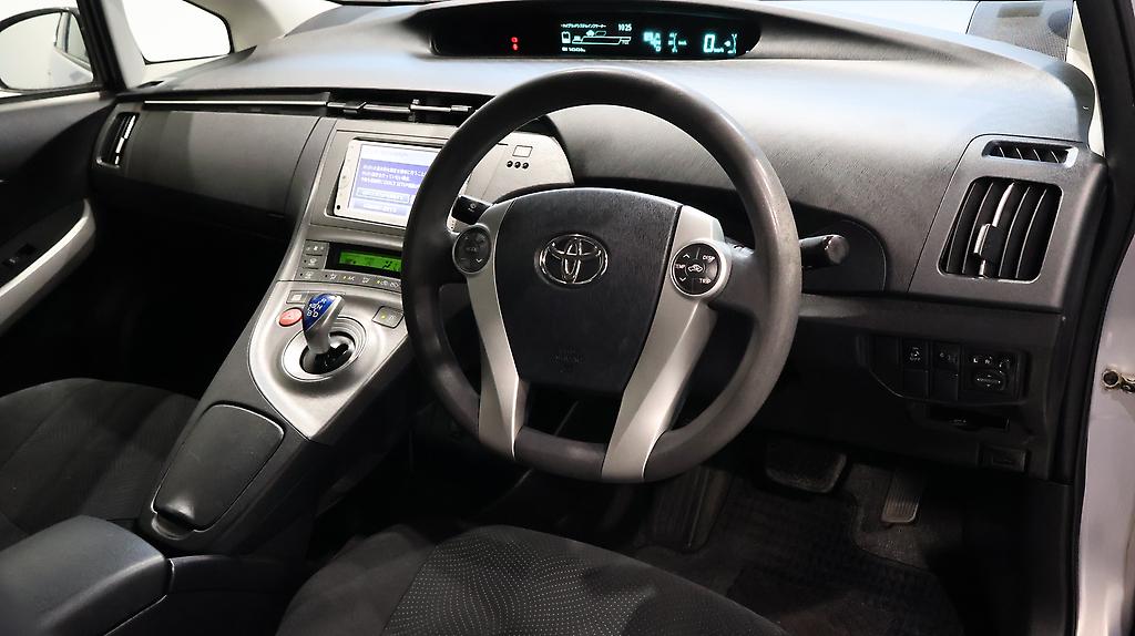 2013 Toyota Prius PUSH BUTTON START + REVERSE CAMERA + STEERING WHEEL CONTROLS image 361980