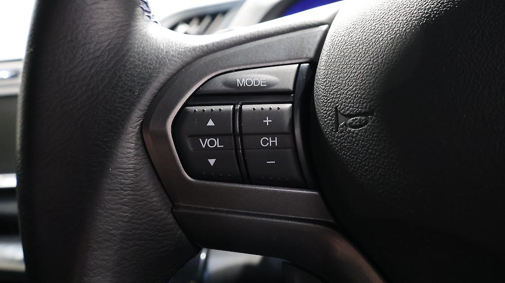 2013 Honda CR-Z REVERSE CAMERA + STEERING WHEEL CONTROLS image 360310