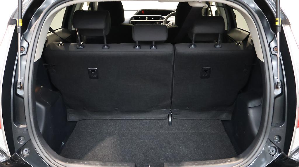 2015 Toyota Aqua S MODEL + PUSH START + REV CAMERA image 361312