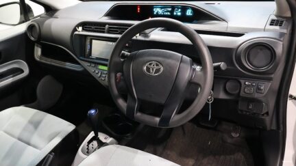 2014 Toyota Aqua REVERSE CAMERA + BLUETOOTH image 361081