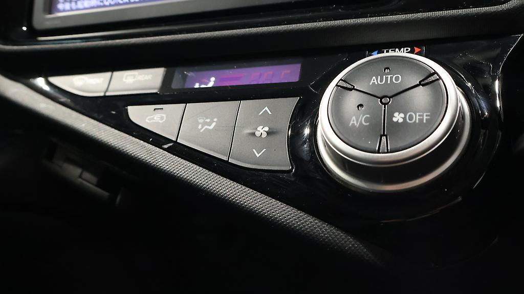 2015 Toyota Aqua S MODEL, PUSH START, BLUETOOTH image 359409