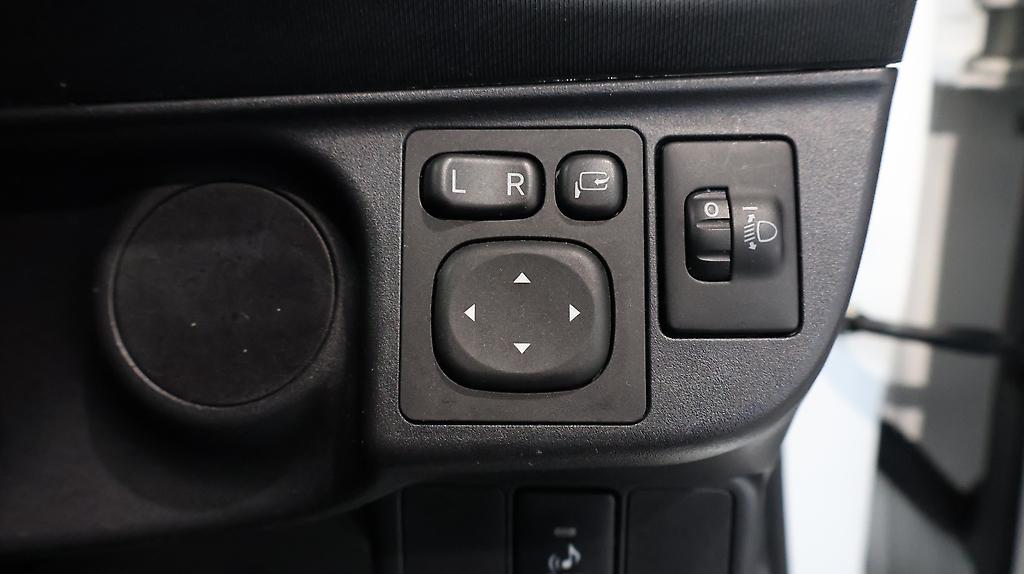 2014 Toyota Aqua REVERSE CAMERA + BLUETOOTH image 361087