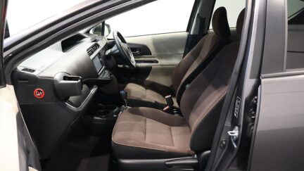 2013 Toyota Aqua Hybrid G Model image 359246