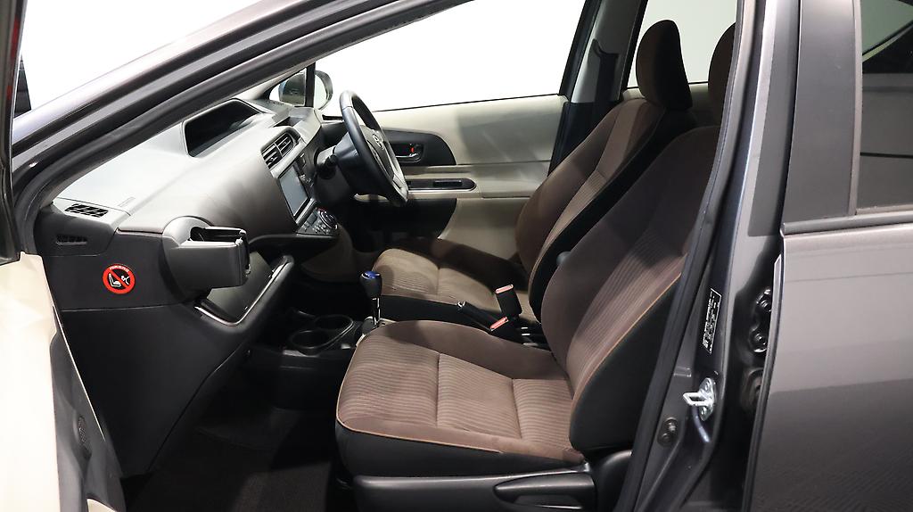 2013 Toyota Aqua Hybrid G Model image 359246