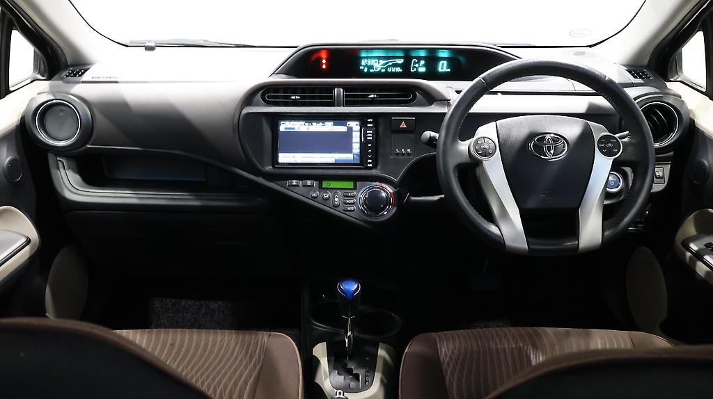 2013 Toyota Aqua G Model, Push Start, Reverse Camera image 359686