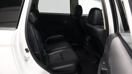 2014 Mitsubishi Outlander PHEV G Navi Package 4WD image 362542