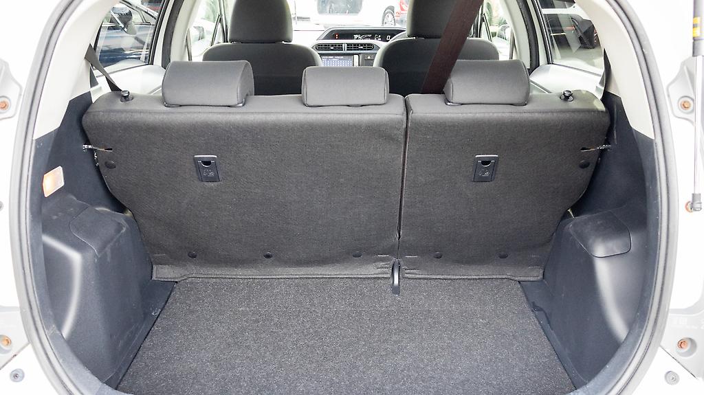2012 Toyota Aqua F spec, Push start, Heated seats image 358175