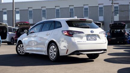 2020 Toyota Corolla Hybrid Touring Wagon image 358801