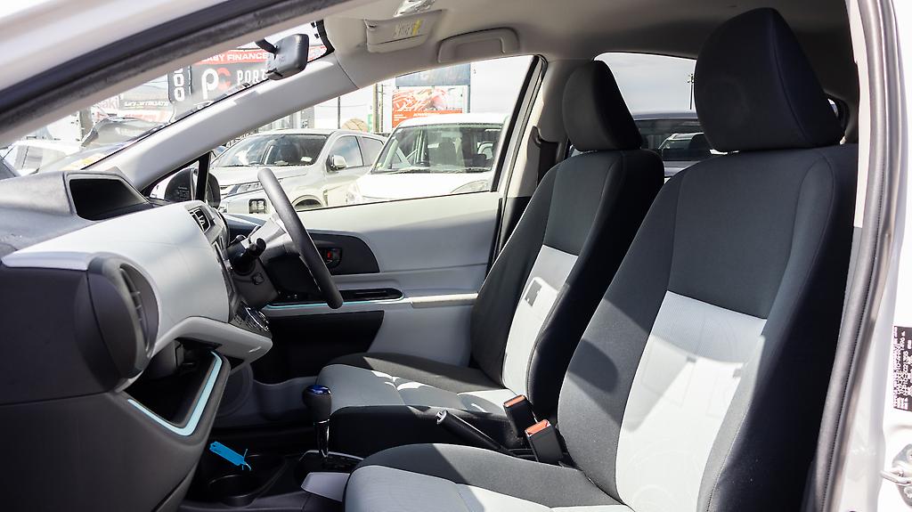 2012 Toyota Aqua F spec, Push start, Heated seats image 358172