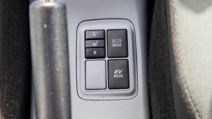 2012 Toyota Aqua F spec, Push start, Heated seats image 358170