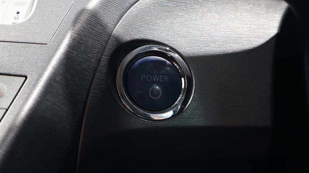 2014 Toyota Prius REVERSE CAMERA + STEERING WHEEL CONTROLS image 359899