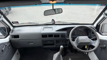 2013 Mitsubishi L300 2.4P LWB 5 DOOR image 358739