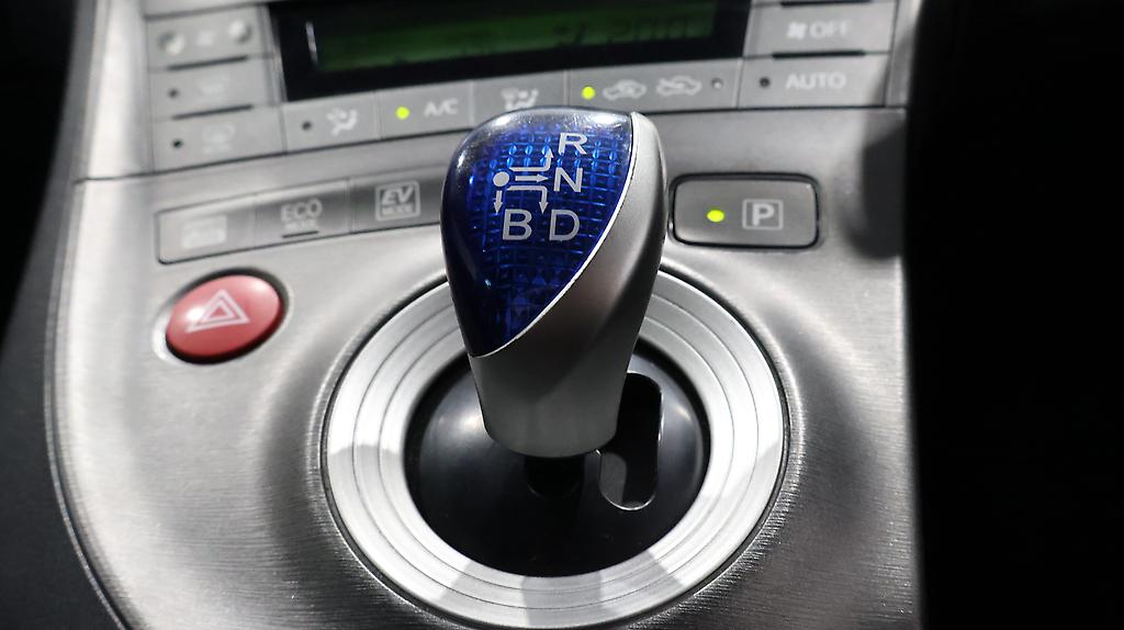 2014 Toyota Prius REVERSE CAMERA + STEERING WHEEL CONTROLS image 359895